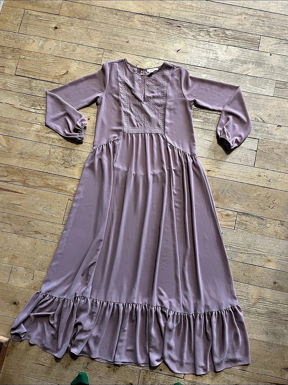 Forever 21 Embroidered Maxi Dress in Pink Size Small Like New